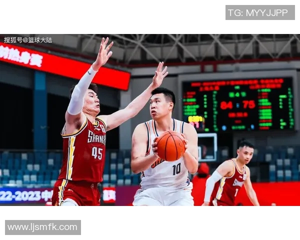 上海篮球队以97分领跑世界锦标赛积分榜展现强劲实力