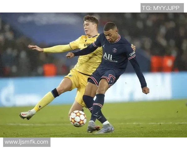 历届足球明星回顾与分析各年最佳球员全景展示 历届足球明星回顾与分析各年最佳球员全景展示