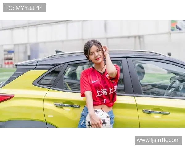 小姐姐化身足球明星演绎经典歌曲展现独特魅力与才华